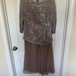 Elegant Lace Top and Skirt Set